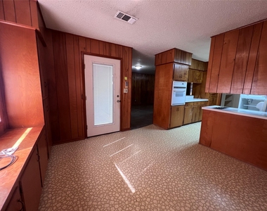 626 N Resident Street - Photo Thumbnail 9