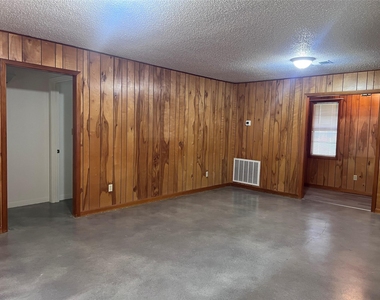 626 N Resident Street - Photo Thumbnail 7