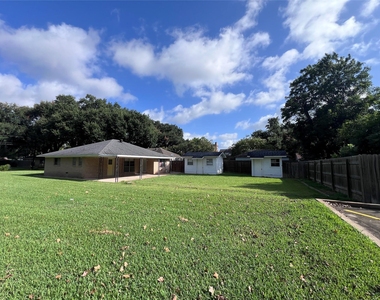 626 N Resident Street - Photo Thumbnail 4