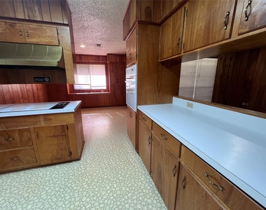 626 N Resident Street - Photo Thumbnail 11