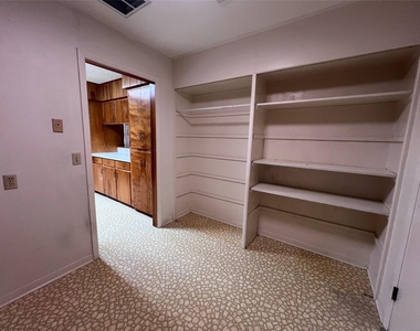 626 N Resident Street - Photo Thumbnail 14
