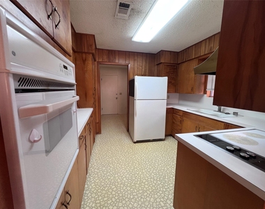 626 N Resident Street - Photo Thumbnail 10