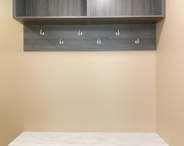 83 Hanover - Photo Thumbnail 23