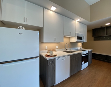 83 Hanover - Photo Thumbnail 11