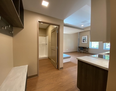 83 Hanover - Photo Thumbnail 12