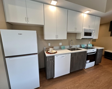 83 Hanover - Photo Thumbnail 32