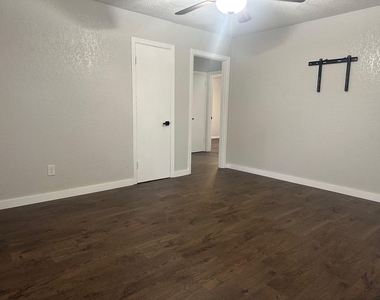 208 Walnut Street - Photo Thumbnail 3