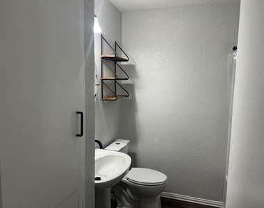 208 Walnut Street - Photo Thumbnail 6