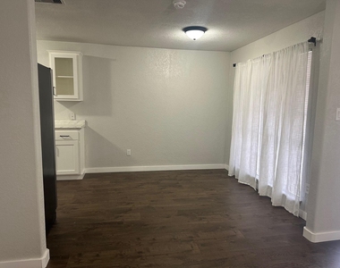 208 Walnut Street - Photo Thumbnail 2