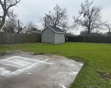 208 Walnut Street - Photo Thumbnail 8