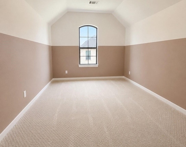 2302 Bluewood Drive - Photo Thumbnail 9