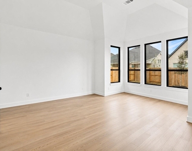 2302 Bluewood Drive - Photo Thumbnail 3