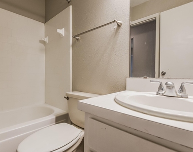 2718 N Brompton Drive - Photo Thumbnail 12