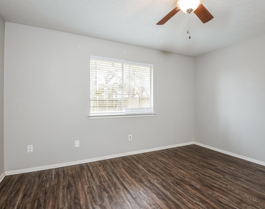 2718 N Brompton Drive - Photo Thumbnail 6