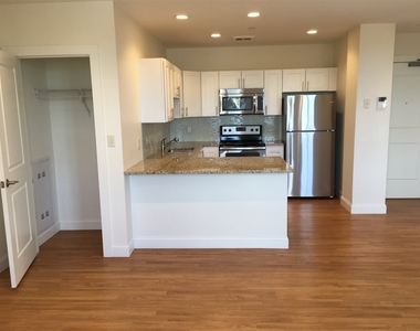 875 Elm - Photo Thumbnail 9