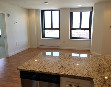 875 Elm - Photo Thumbnail 10