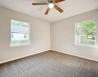 515 Bluebonnet Drive - Photo Thumbnail 14