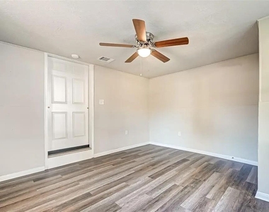515 Bluebonnet Drive - Photo Thumbnail 8