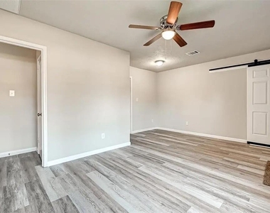 515 Bluebonnet Drive - Photo Thumbnail 3