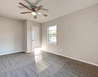 515 Bluebonnet Drive - Photo Thumbnail 11