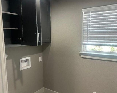 2725 Nora Street - Photo Thumbnail 3