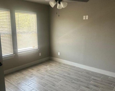 2725 Nora Street - Photo Thumbnail 4