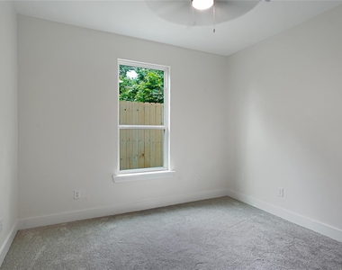 1313 Knight St - Photo Thumbnail 7