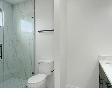 1313 Knight St - Photo Thumbnail 5