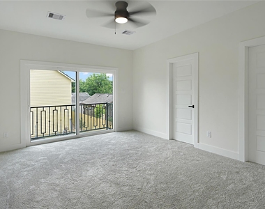 1313 Knight St - Photo Thumbnail 4