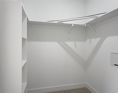 1313 Knight St - Photo Thumbnail 10
