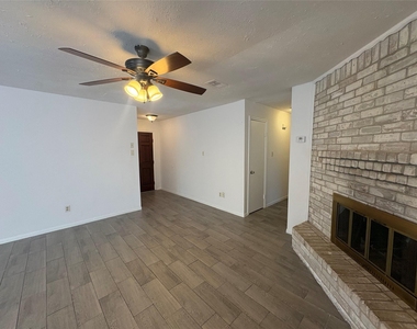 2502 Marble Falls Drive - Photo Thumbnail 4