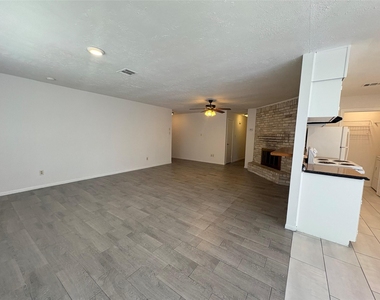 2502 Marble Falls Drive - Photo Thumbnail 2
