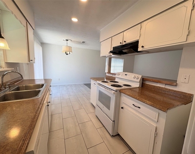 2502 Marble Falls Drive - Photo Thumbnail 7