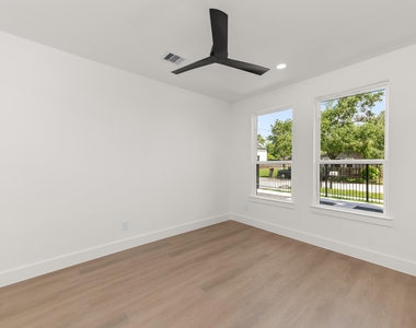 7210 Weyburn Street - Photo Thumbnail 12