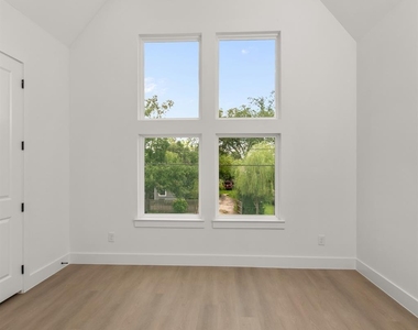 7210 Weyburn Street - Photo Thumbnail 6