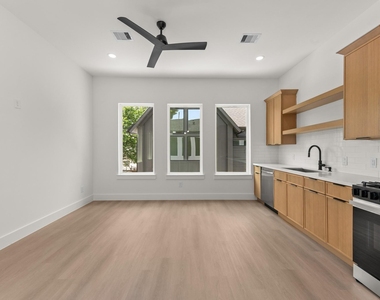 7210 Weyburn Street - Photo Thumbnail 5