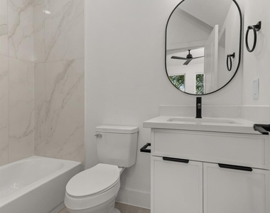 7210 Weyburn Street - Photo Thumbnail 10