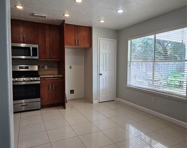 8435 Battleoak Drive - Photo Thumbnail 6