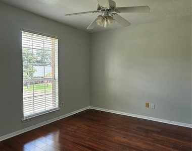8435 Battleoak Drive - Photo Thumbnail 8
