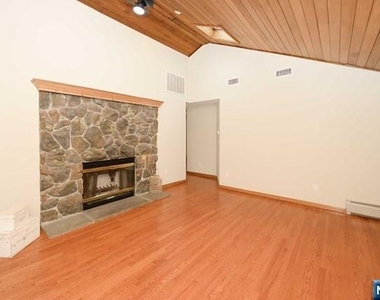 13 Orangeburgh - Photo Thumbnail 3