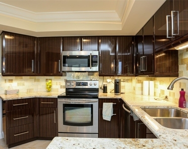 4551 Gulf Shore Boulevard N - Photo Thumbnail 9