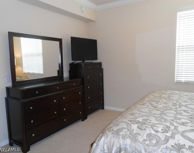 9735 Acqua Court - Photo Thumbnail 11