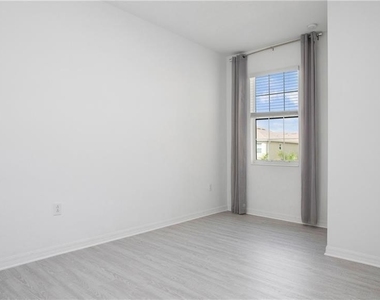 2792 Blossom Way - Photo Thumbnail 18