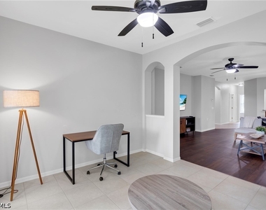 1320 Charleston Square Drive - Photo Thumbnail 21