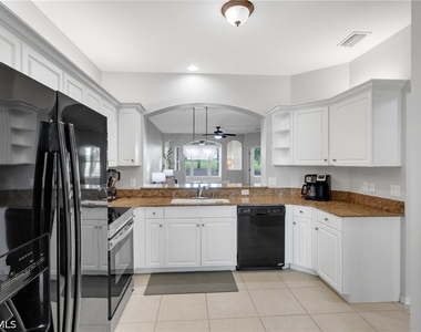 1320 Charleston Square Drive - Photo Thumbnail 10