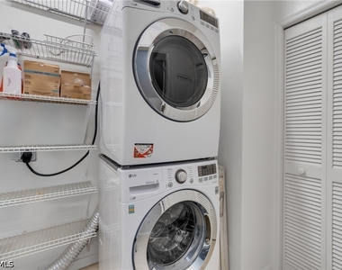 1320 Charleston Square Drive - Photo Thumbnail 30