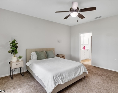 1320 Charleston Square Drive - Photo Thumbnail 27