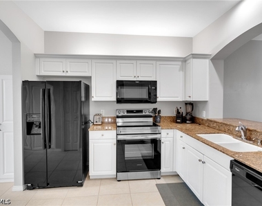 1320 Charleston Square Drive - Photo Thumbnail 9