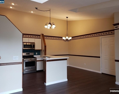 877 Juniper - Photo Thumbnail 3