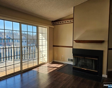 877 Juniper - Photo Thumbnail 4
